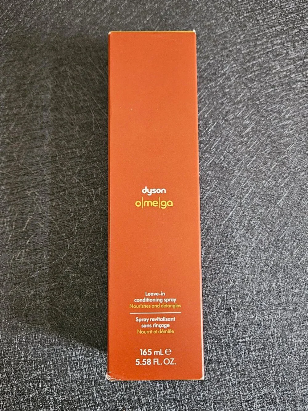Dyson Omega™ Leave-In Conditioner Spray - Picture 9 of 9